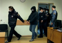 Адвокат Андрея Маркизова, арестованного за наезд со смертельным исходом на женщину с ребенком, заявил, что его подзащитный пытался связаться с родственниками погибших сразу после трагедии
