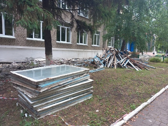 В Мариуполе восстановят спорткомплексы и бассейн