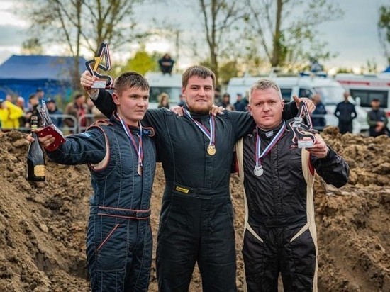 Автогонщики из Курска второй раз подряд победили на чемпионате России по автокроссу