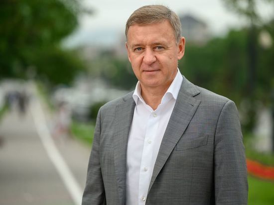 Мэр Южно-Сахалинска поздравил работников таможни с профессиональным праздником