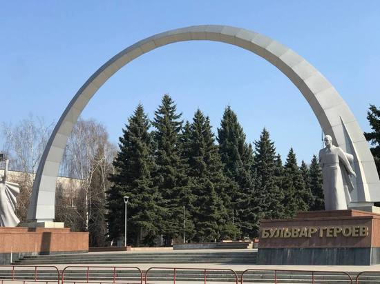Неизвестный написал нецензурное слово на монументе на Бульваре героев в Новокузнецке
