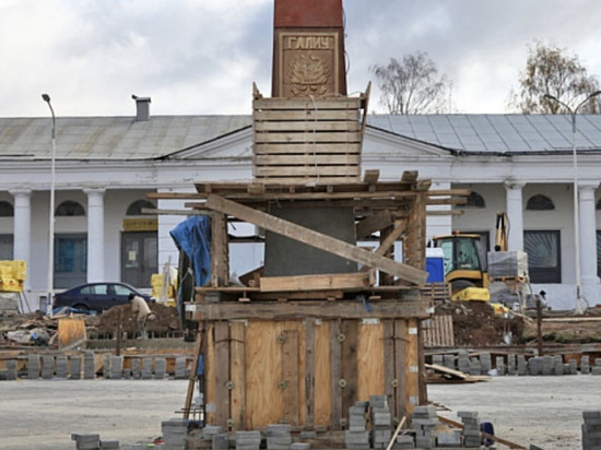 В костромском Галиче Костромской области продолжается реконструкция центральной площади