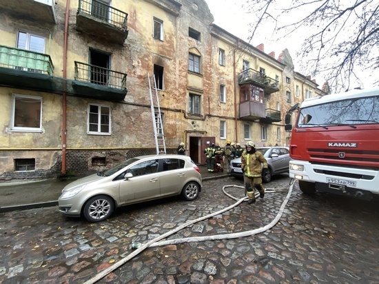 В Калининграде на пожаре спасли двух человек