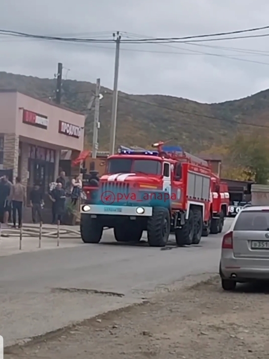 Анапские спасатели потушили гараж и две постройки в Сукко