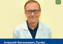 Президент России Владимир Путин наградил медалями Луки Крымского калужских врачей