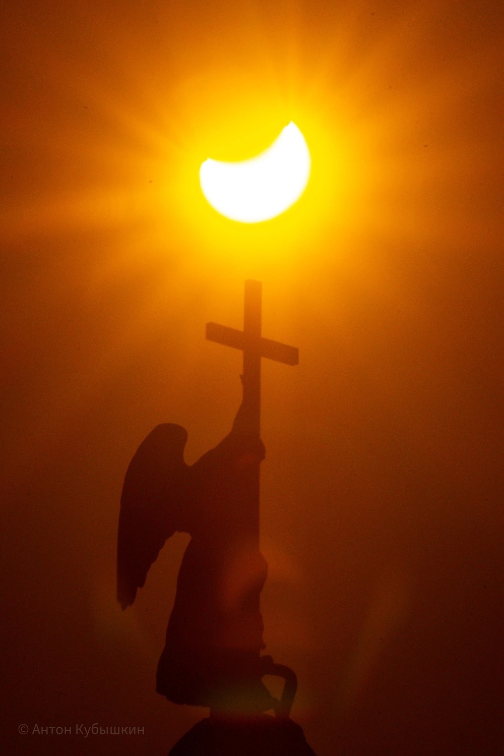Солнечное затмение и гало: как петербуржцы наблюдали астрономическое явление 25 октября
