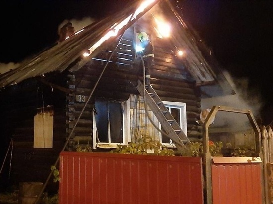 Возгорание произошло в деревне Шиловская Вельского района сегодня ночью