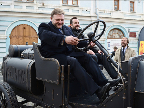 Ретромобиль, установленный в Кирове при Никите Белых, вернули на Спасскую