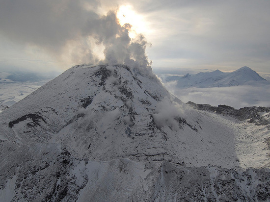 "Не страшно": к извержению вулкана на Камчатке эксперты отнеслись спокойно