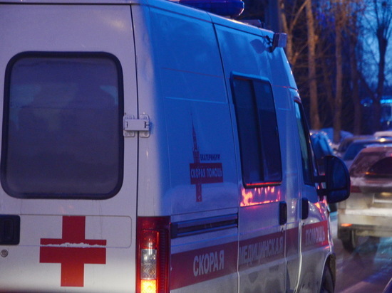 Daewoo Matiz врезалась в скорую помощь в Екатеринбурге
