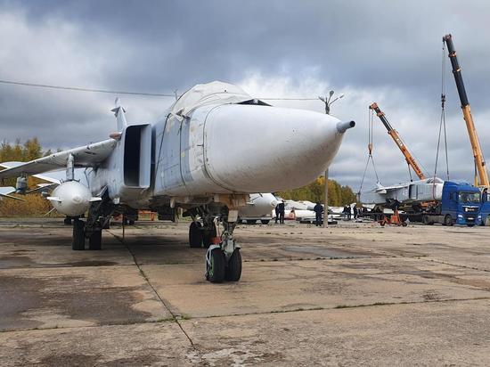 В Купино установили самолет Су-24 из Сирии