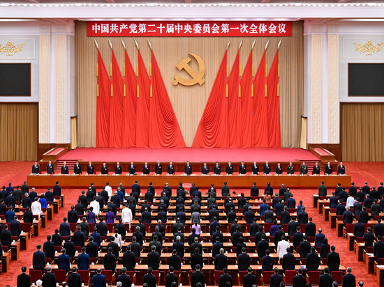 Новые кадры увода Ху Цзиньтао со съезда КПК вызвали вопросы экспертов