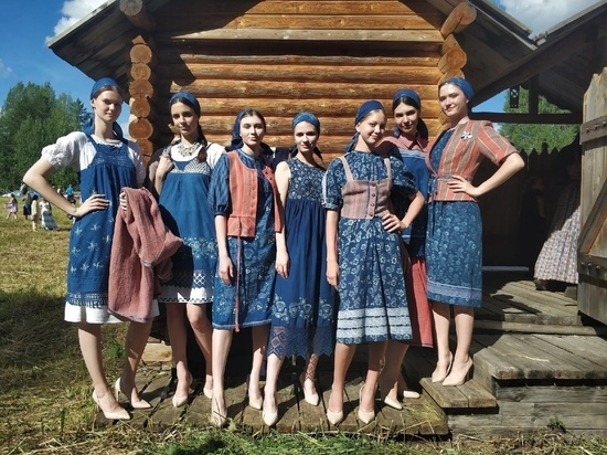 Архангельский модельер представил «Синие ночи Кенозерья» на всероссийском фестивале костюма в Ярославле