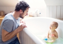 Во время плавания в ванной ребенка подстерегает много опасностей