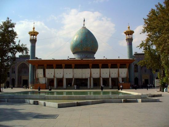 В результата теракта в иранском Ширазе погибли 13 человек