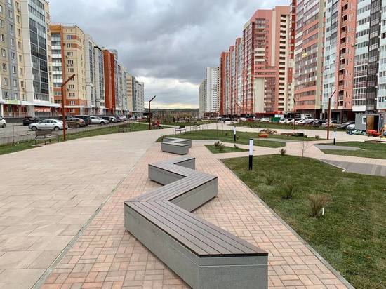 В Челябинске заканчивают благоустройство пешеходной зоны на Северо-Западе