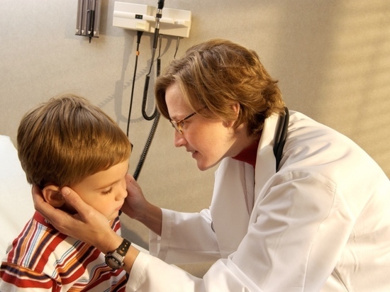 Ногинские врачи извлекли из уха малыша конструктор ЛЕГО