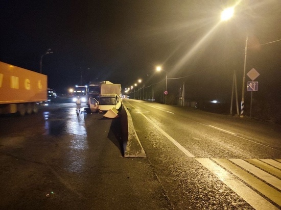 Водитель грузовика спровоцировал аварию на М-10 в Тверской области