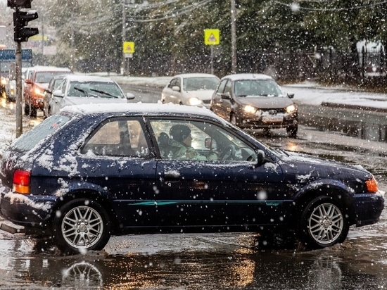 Омских водителей и пешеходов предупредили об ухудшении дорожных условий