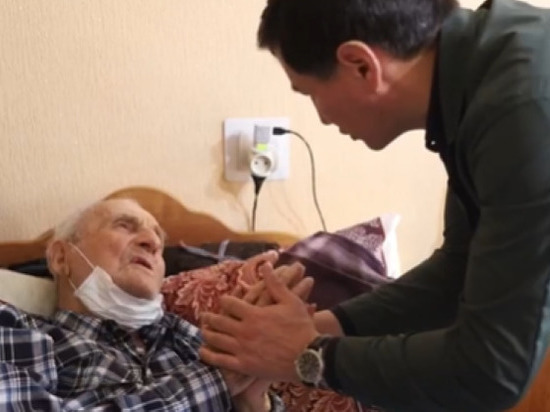 В Калмыкии ветерана войны поздравили со 100-летним юбилеем