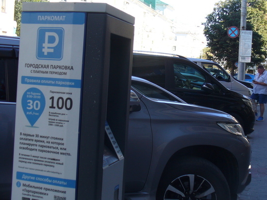 Мэр Белгорода рассказал, почему парковки возле поликлиник не делают бесплатными