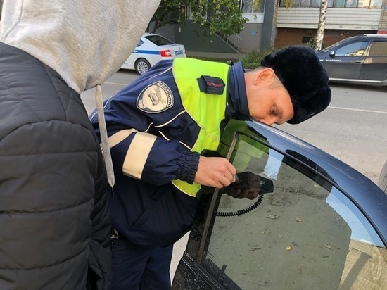 В Саратове 21-летний парень арестован на 8 суток за тонировку