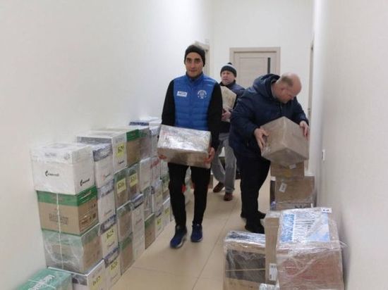Более тонны канцелярии отправил КФУ в Мариупольский госуниверситет
