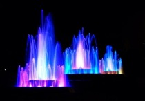Во вторник, 25 октября, в Кандалакше включили фонтан. В городской администрации не перепутали осень с весной – запуск носил тестовый характер.