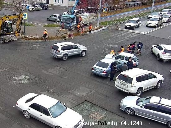 Водитель Toyota Corolla протаранил бок Nissan March в Южно-Сахалинске