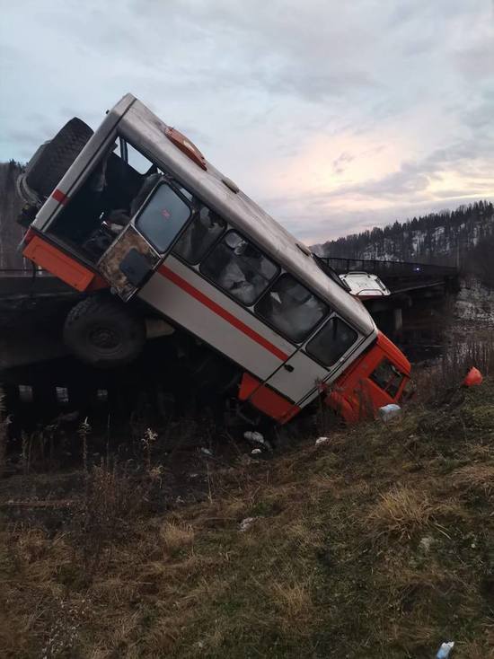 Пять человек пострадали в результате аварии с вахтовым автобусом в кузбасском городе
