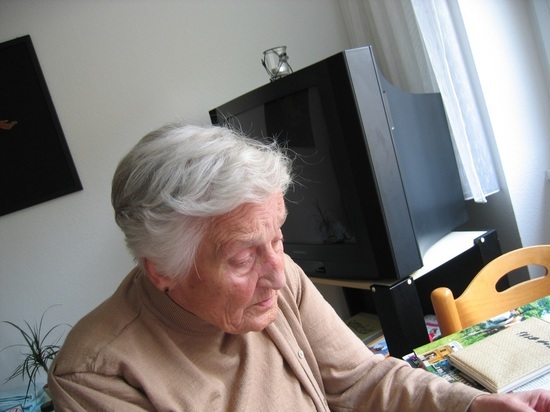 Пожилая женщина на Сахалине перевела мошенникам почти миллион рублей