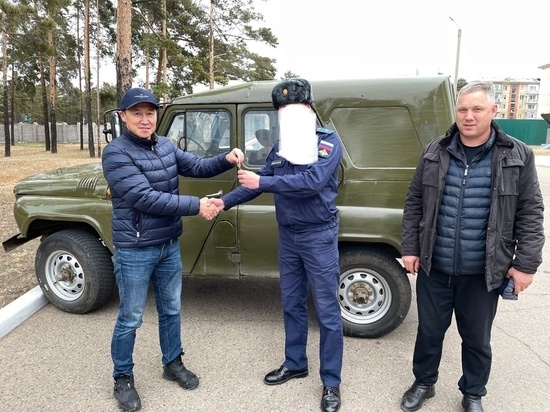 Депутат Народного Хурала Бурятии передал военным автомобиль УАЗ
