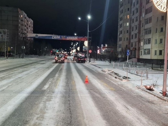 Две 16-летние девочки попали под машину в Надыме