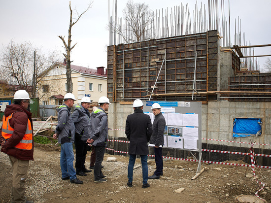 Строительство детской школы искусств в Луговом проверил вице-мэр Южно-Сахалинска