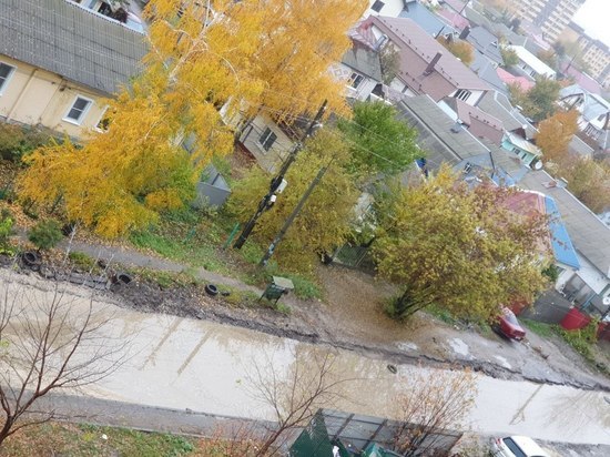 На одной из воронежских улиц образовалось полноценное озеро