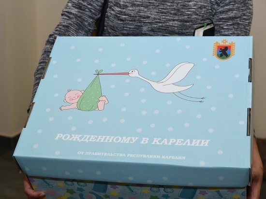 В роддомах матерям вручают наборы для младенцев "Рожденному в Карелии"