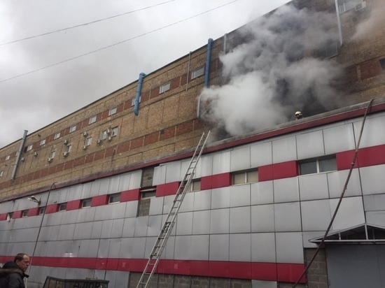 В Томилино под Люберцами тушат пожар