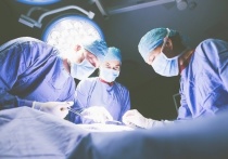 Хирурги из Долгопрудненской больницы спасли женщину 72-х лет, у которой нашли огромную опухоль яичника