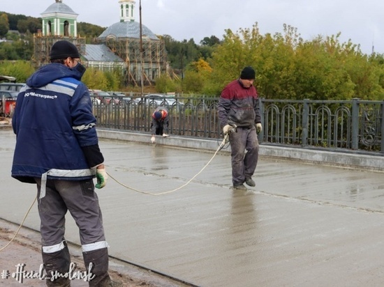 В Смоленске откроют движение по Крестовоздвиженскому мосту