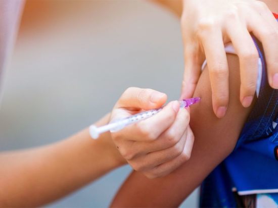 Вакцинацию от гриппа прошли почти 2 млн жителей Петербурга