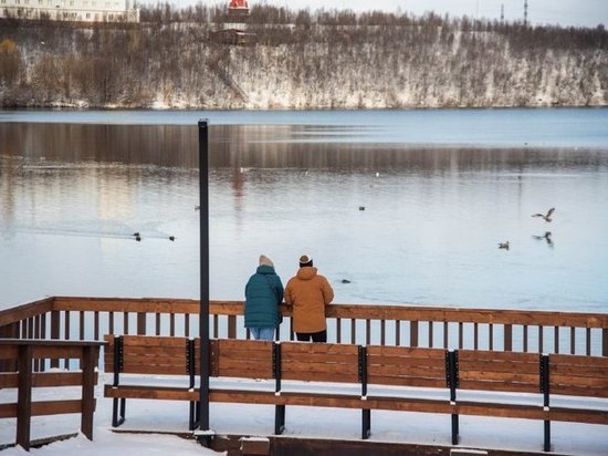 Новая зона отдыха для мурманчан с тренажерами и прогулочной террасой открылась на озере Среднем