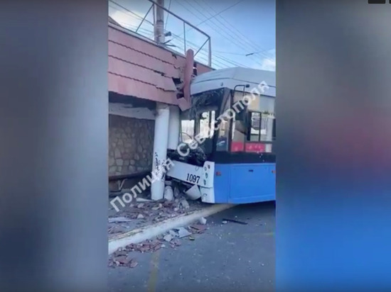 Мать и ребенок пострадали в ДТП с севастопольским троллейбусом