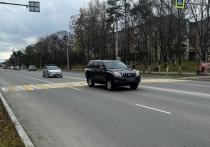 В телеграм-канале Amur Mash появилось видео, где внедорожник не пропустил ребенка на пешеходном переходе – автомобиль принадлежит правительству Приморья