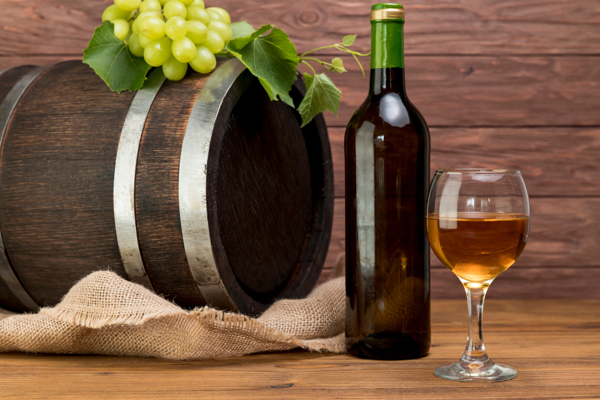 Вино понравилось. Киприотское десертное вино. Бутылка бочка. Коммандария вино. Вино из вяленого винограда.