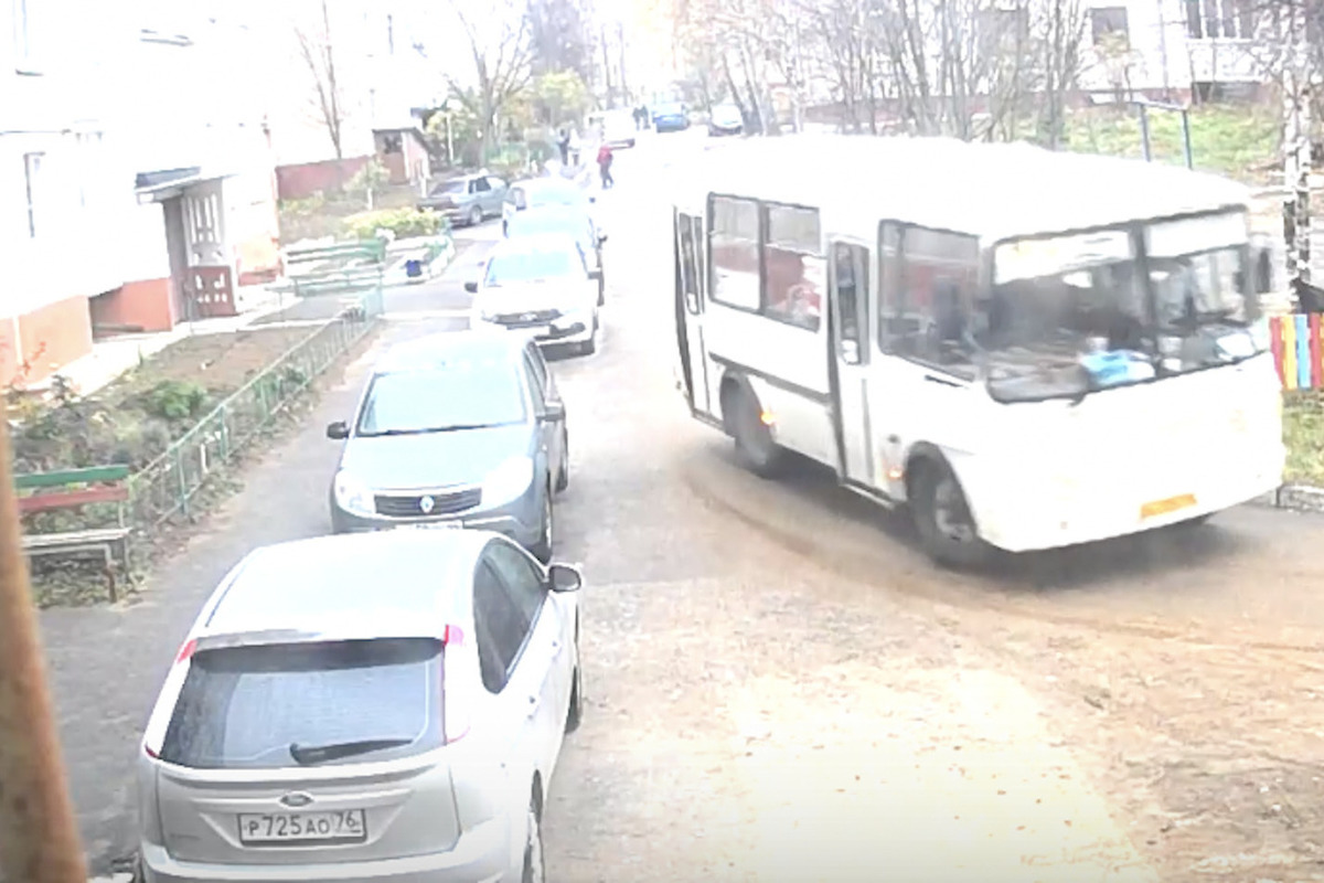 Костромские проблемы: водители маршруток повадились объезжать пробки по дворам