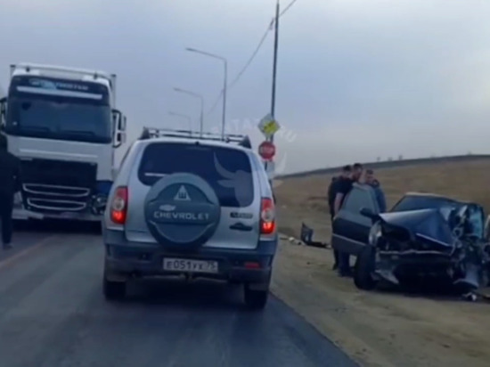 Водитель Toyota пострадал в ДТП с большегрузом Volvo на трассе в Чите