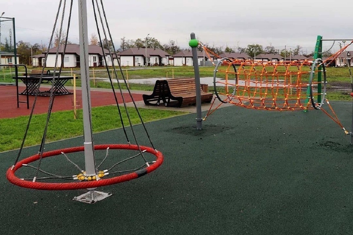 Детская площадка и спорт площадка расположение