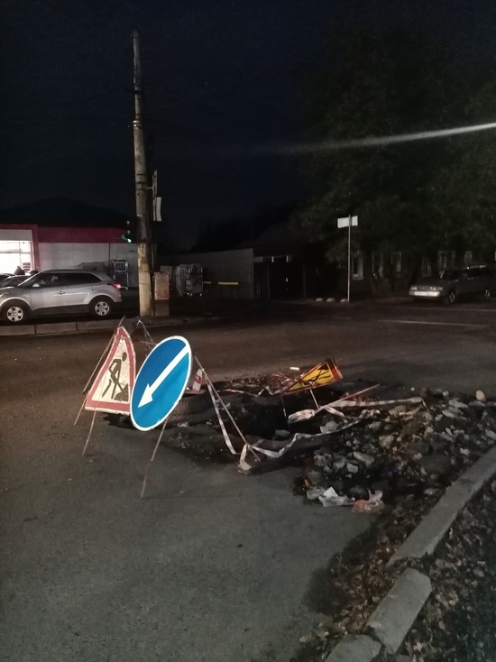 В Курске на улице Малых больше месяца не могут ликвидировать раскоп на дороге