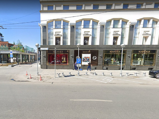 Фотографии обнаженных светских львиц показали на закрытой вечеринке в Екатеринбурге