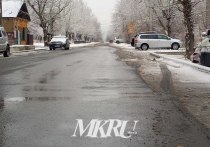 После снегопада в Чите спецтехника ДМРСУ вышла на улицы города для уборки грязи и снега